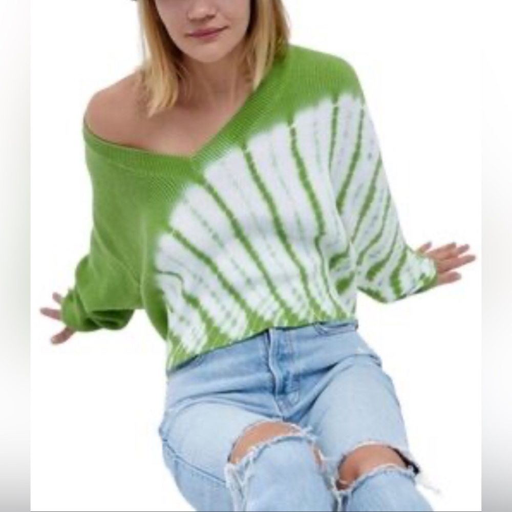 La Hearts | Green and White Tie Dye V-Neck Knit Cropped Sweater size XS